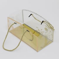 علب توزيعات زواجات شفافة وذهبي