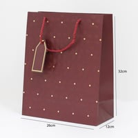 أكياس هدايا مزخرفة بتصميم ورد