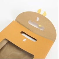 اكياس ورقية بنافذة شفافة و فيونكة