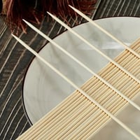 أعواد شواء خشبية