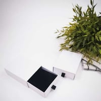 علب اكسسوارات فاخرة بعدة ألوان 9*7*2.8 سم