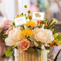 حامل كرت استيل بشكل قلب