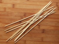 أعواد شواء خشبية