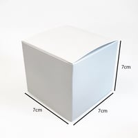 علب عطور ورقية بعدة الوان 7*7*7 سم