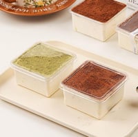 علب بلاستيك مربعة للحلا