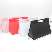 علب هدايا بشكل شنطة