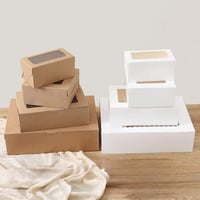 علب كيك وحلويات بنافذة شفافة