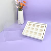 علب حلى شفافة مع مقسم داخلي