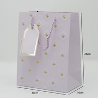 أكياس هدايا مزخرفة بنقاط ذهبية