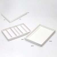 علب شوكولاتة وحلويات مقسمة