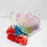 حامل باقة ورد بمسكة يد