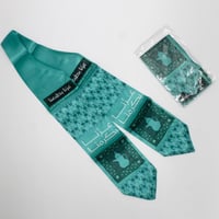 وشاح اليوم الوطني بطبقتين – عزنا بطبعنا