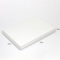 علب شوكولاتة وحلويات مقسمة