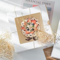 علب كيك وحلويات بنافذة شفافة