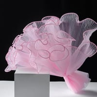 تغليف قماش للورد بلون وردي