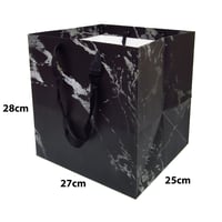 أكياس ورقية فاخرة مربعة بعدة الوان 25*27*28سم