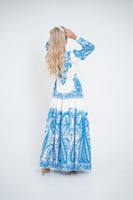 فستان طويل بنقوش عرقية فاخرة - بيبي بلو