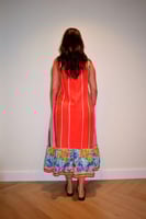 فستان كارمن – نغمة صيفية بتوقيع الأناقة