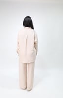 قميص مطرز بكريستالات وأحجار فخمة بيج مصنوع من خاما...