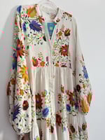 فستان ملمس قطني بالون البيج بنقش الورد