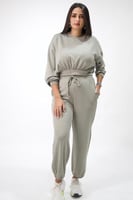 بدلة زيتي مكونة من قطعتين؛ كروب توب وبنطلون فضفاضي...