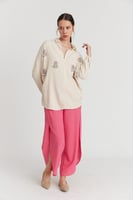 قميص بيج مطرز نسائي جميل