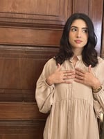 فستان عصري بملمس حريري " بيج " صناعة تركية