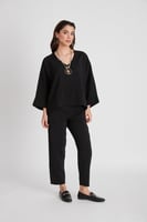 بدلة " سوداء " مكونة من قميص وبنطلون فضفاضين، صناع...