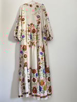 فستان ملمس قطني بالون البيج بنقش الورد