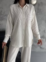 قميص مطرز بكريستالات وأحجار فخمة - " بيج " .