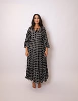 فستان عصري ملون ملمس قطني فاخر صناعة تركية - بخطوط...