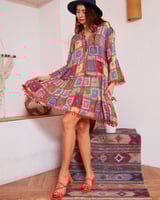 فستان قصير متعدد الألوان بنمط بوهيمي