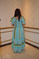 فستان صيفي قطني إلين بنقشة هادئة وأكمام منفوخة