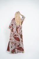 فستان ملمس قطني بالون البني و الخطوط الخضراء طويل...