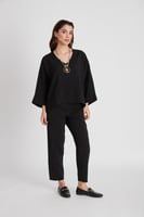 بدلة " سوداء " مكونة من قميص وبنطلون فضفاضين، صناع...