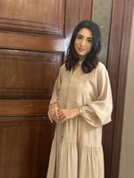 فستان عصري بملمس حريري " بيج " صناعة تركية