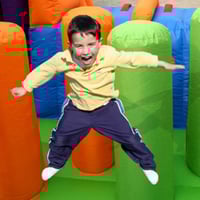 هابي هوب قلعة الحواجز النطاطة