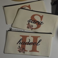 حقيبة او مقلمية الاحرف مع الاسم