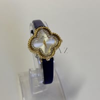 ساعة يد بناتي كريستال مينا ذهبي تصميم وردة استيك ج...