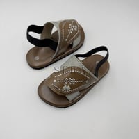 جزمات أطفال لون بني ورمادي