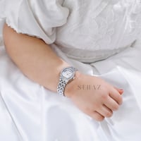 ساعة بنات فضي مينا أبيض متوفر من عمر ٣ شهور الى ١٤...