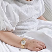 ساعة أطفال بنات ذهبي مينا أبيض متوفر من عمر ٣ شهور...