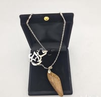 تعليقة كسرة عود للسيارة بالاسم _متجر مون