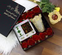 هدايا غير تقليدية للزوجة - بوكس مع تنسيق ورد