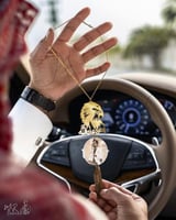 تعليقة سيارة راس صقر وصورة