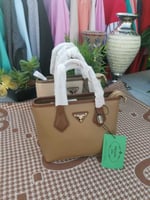 شنطة ماركة برادا للنساء