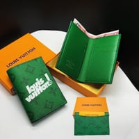 ابواك لويس فيتون مع ملحقات الماركة