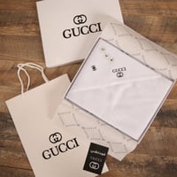 غترة قوتشي - شماغ ابيض و احمر مع ملحقات Gucci