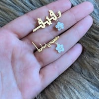 بروش مطلي بالذهب مع ورده - متجر مون