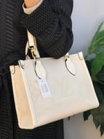 شنطة نسائية لويس فيتون حجم وسط _متجر مون